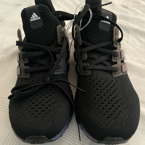 Adidas Ultraboost 5.0 DNA Size US 9 - Picture 1 of 5